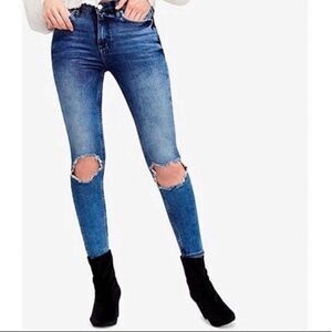 Free People Skinny Distressed jeans 24